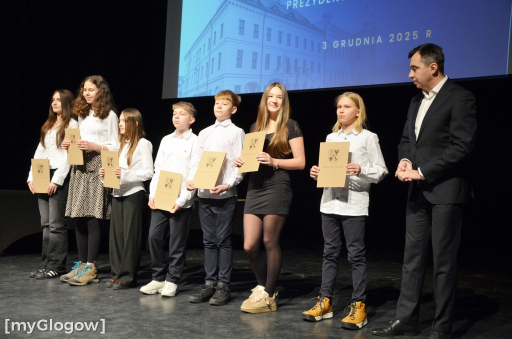 Wręczenie stypendiów naukowych prezydenta, część 1