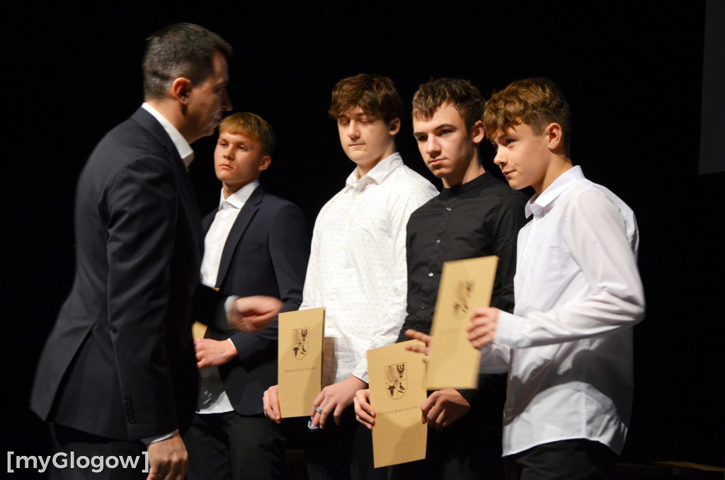 Wręczenie stypendiów naukowych prezydenta, część 1