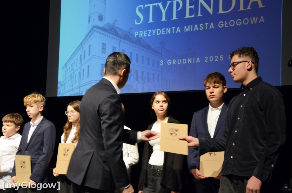 Wręczenie stypendiów naukowych prezydenta, część 1