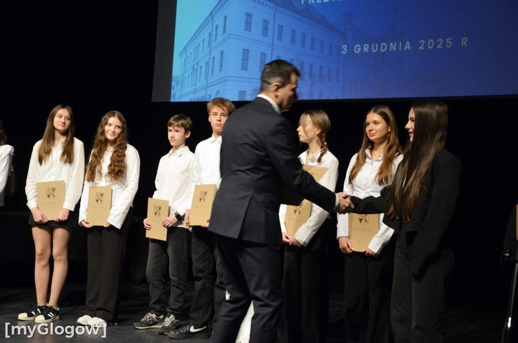 Wręczenie stypendiów naukowych prezydenta, część 1