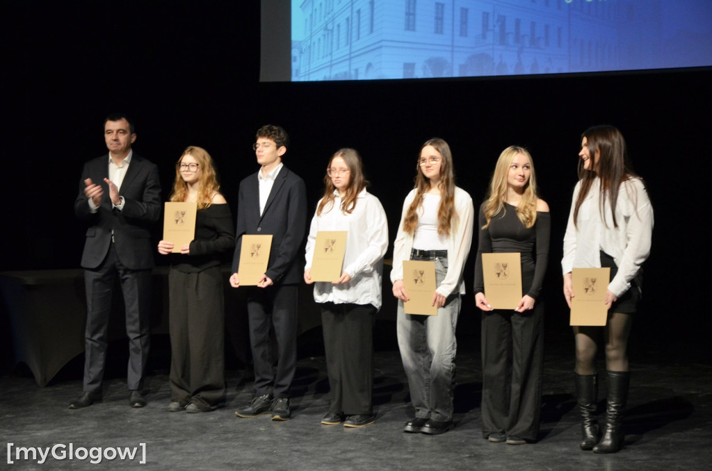 Wręczenie stypendiów naukowych prezydenta, część 1