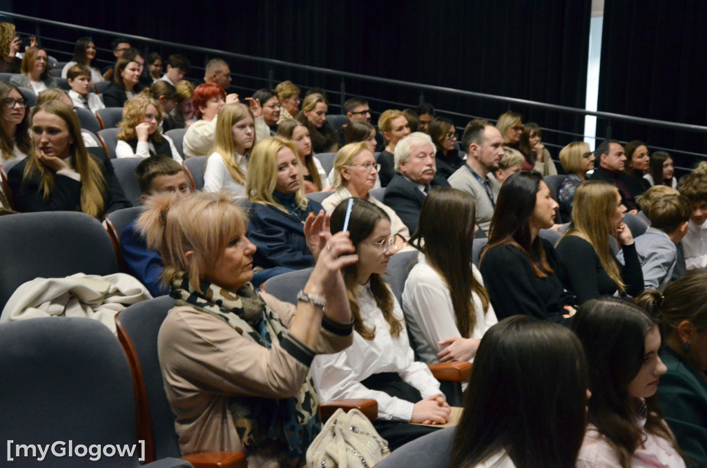 Wręczenie stypendiów naukowych prezydenta, część 1