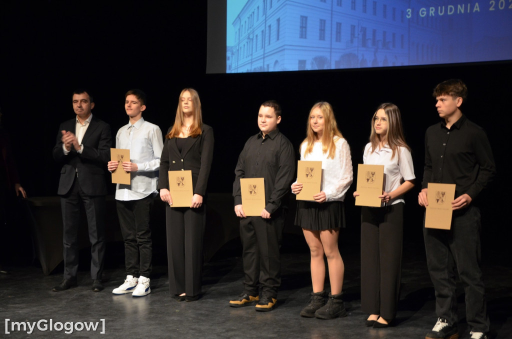 Wręczenie stypendiów naukowych prezydenta, część 1