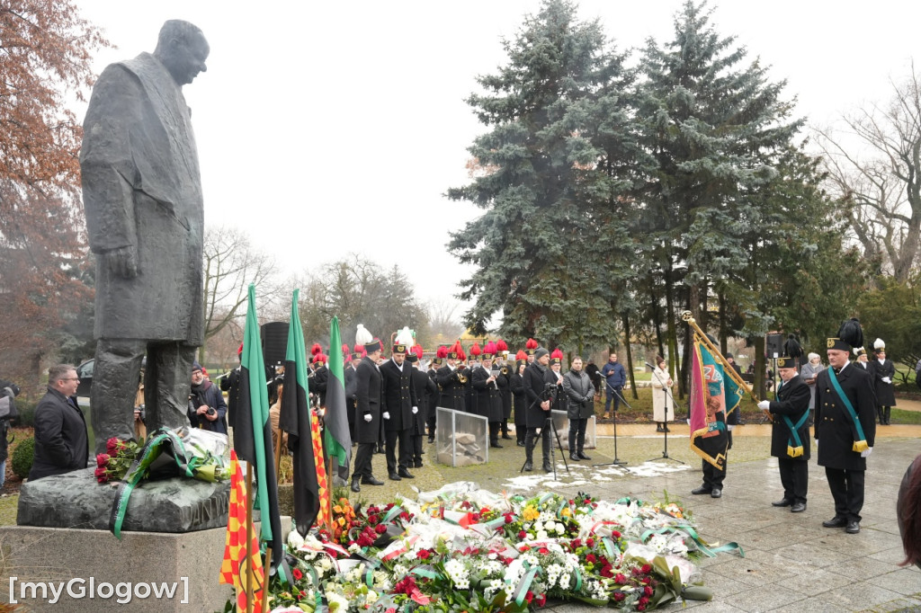 Uroczystość KGHM pod Pomnikiem Jana Wyżykowskiego
