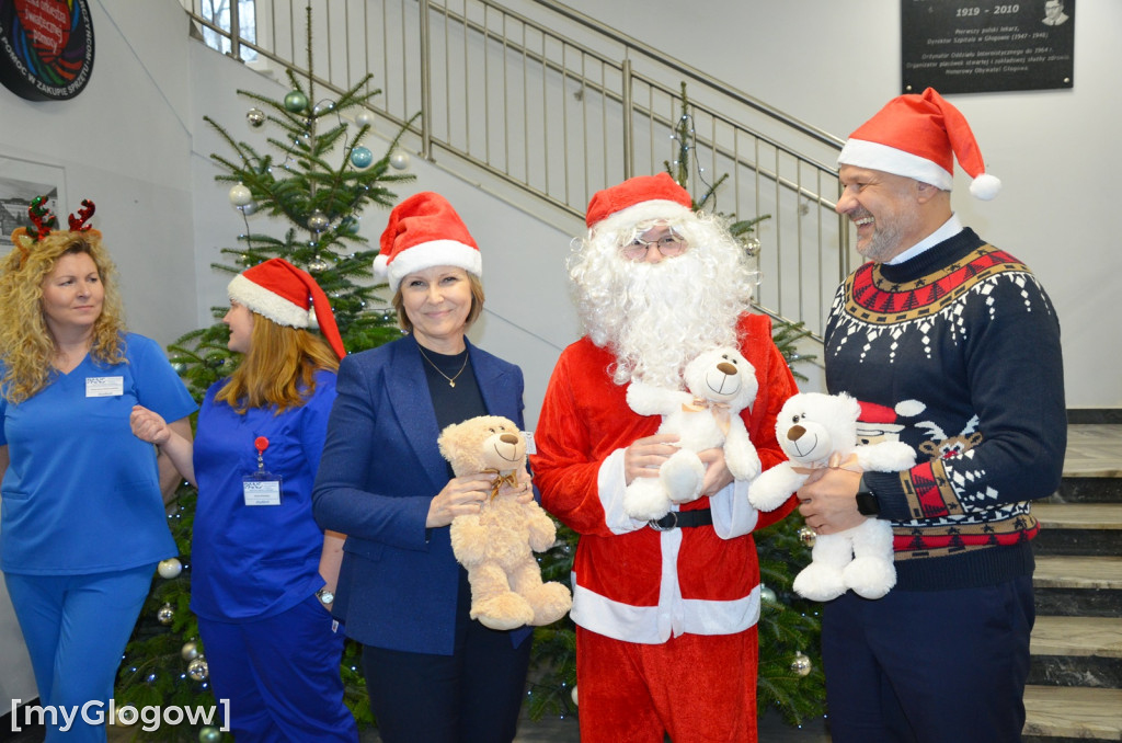 Przyszłe pielęgniarki u małych pacjentów