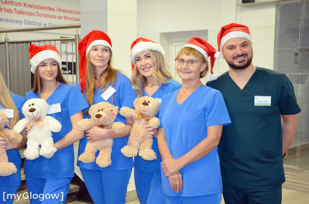 Przyszłe pielęgniarki u małych pacjentów