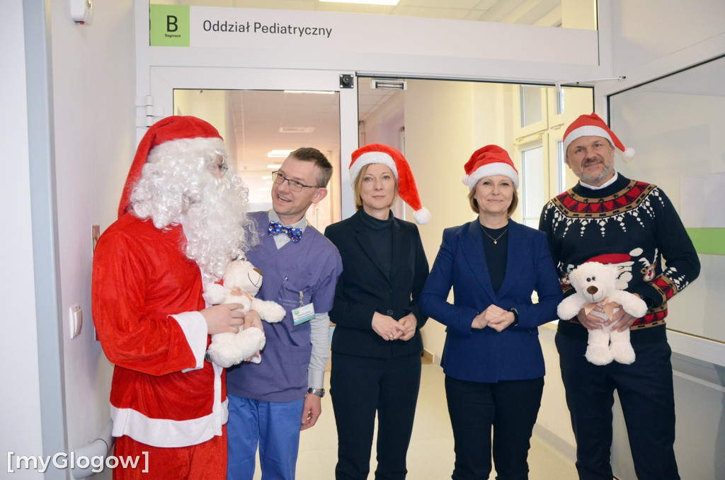 Przyszłe pielęgniarki u małych pacjentów