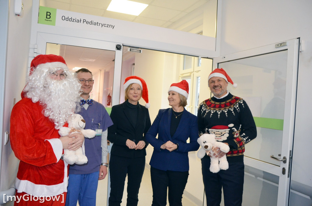 Przyszłe pielęgniarki u małych pacjentów