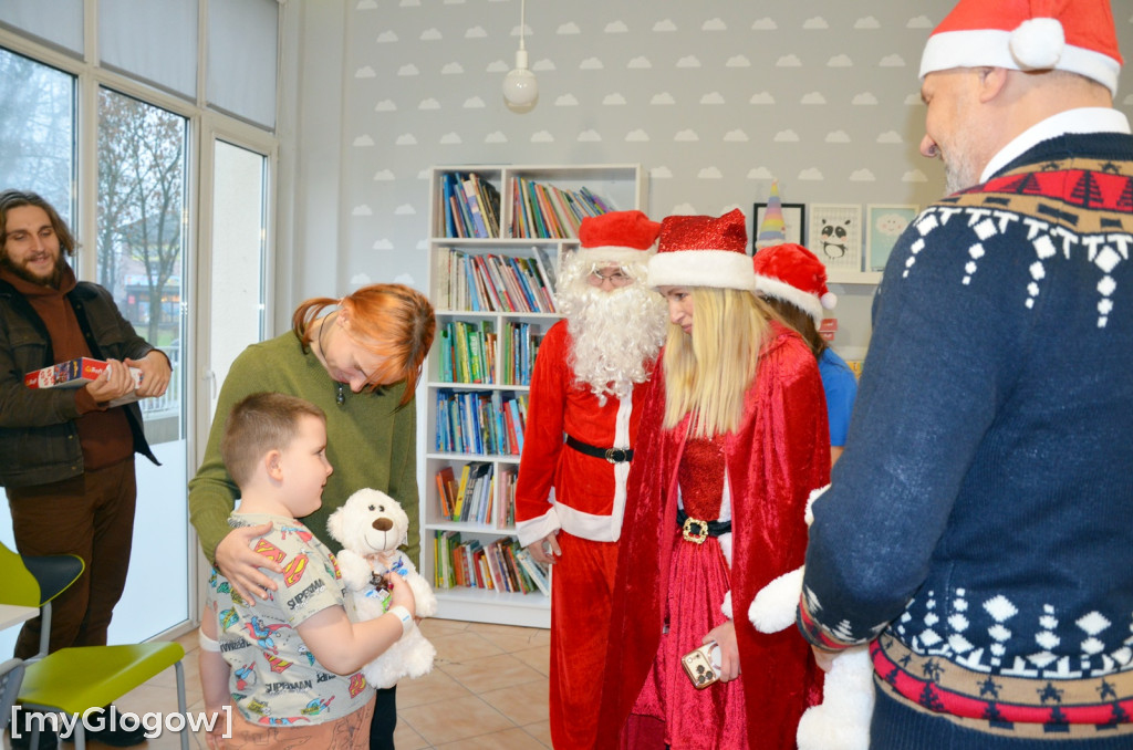 Przyszłe pielęgniarki u małych pacjentów