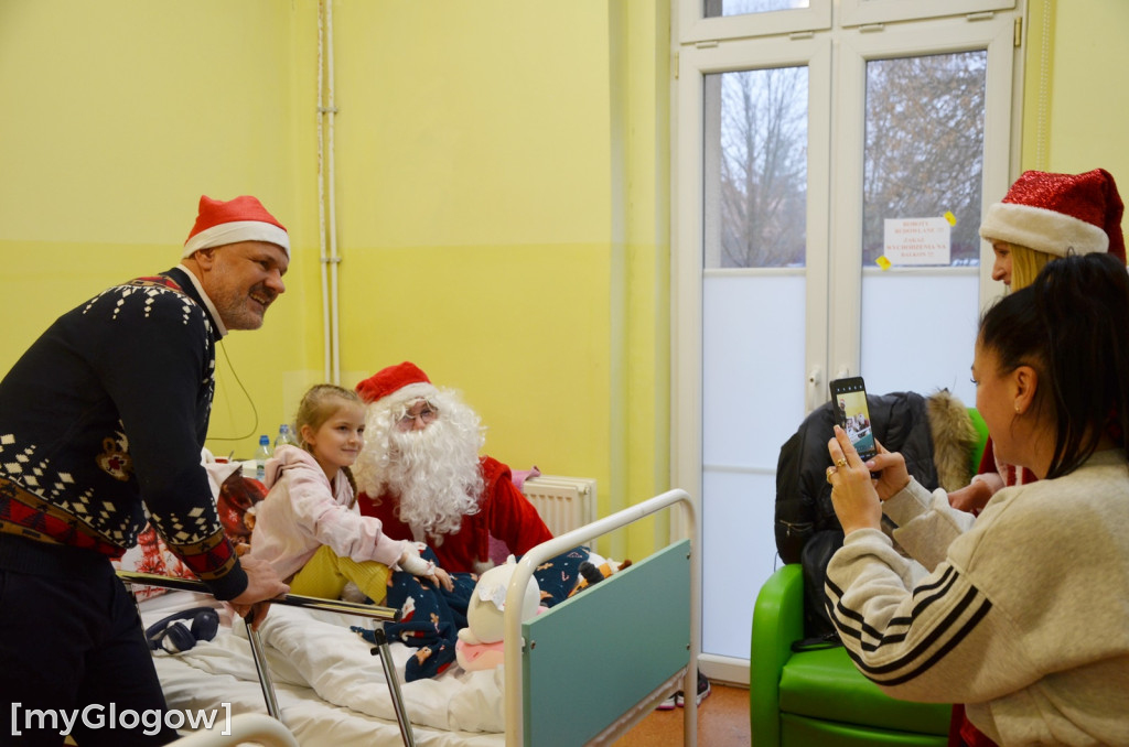 Przyszłe pielęgniarki u małych pacjentów