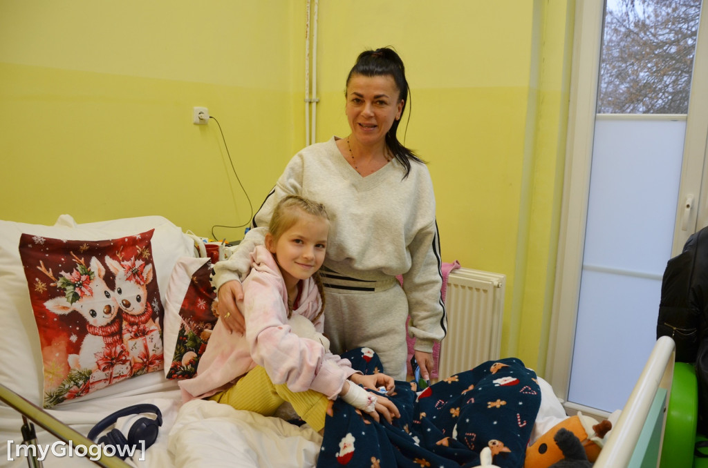 Przyszłe pielęgniarki u małych pacjentów