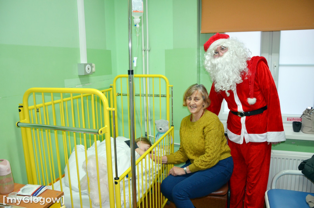 Przyszłe pielęgniarki u małych pacjentów