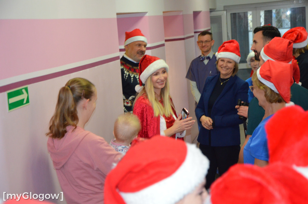 Przyszłe pielęgniarki u małych pacjentów