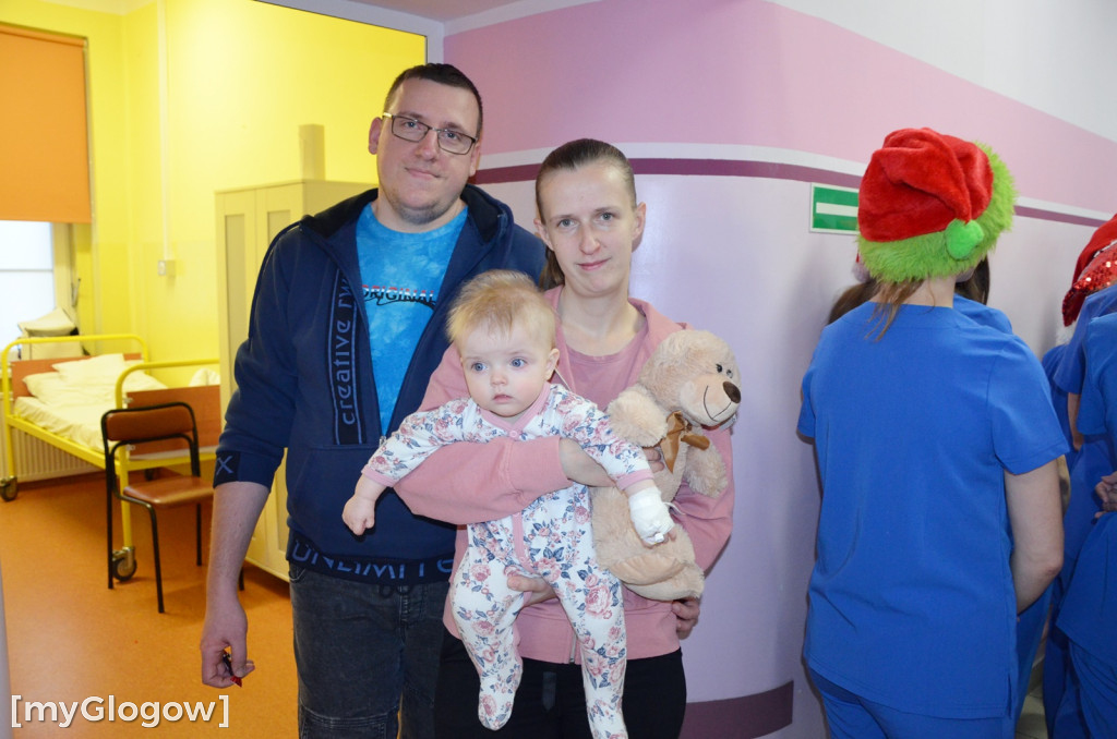 Przyszłe pielęgniarki u małych pacjentów