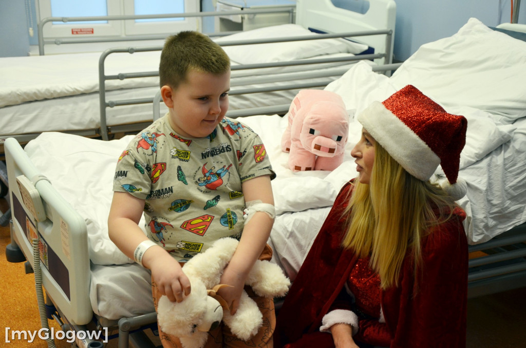 Przyszłe pielęgniarki u małych pacjentów