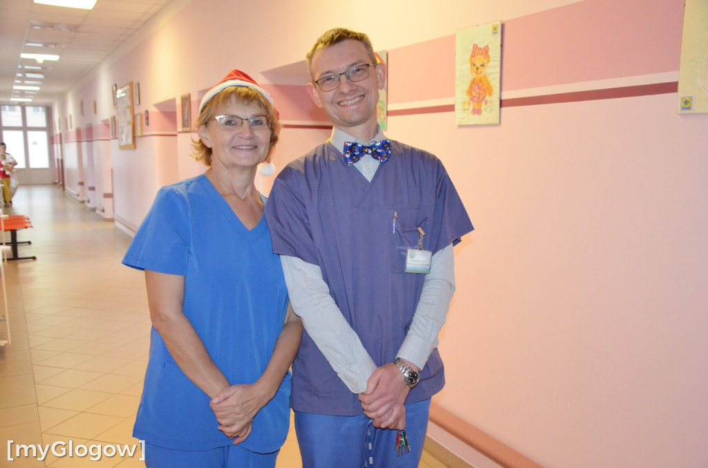 Przyszłe pielęgniarki u małych pacjentów