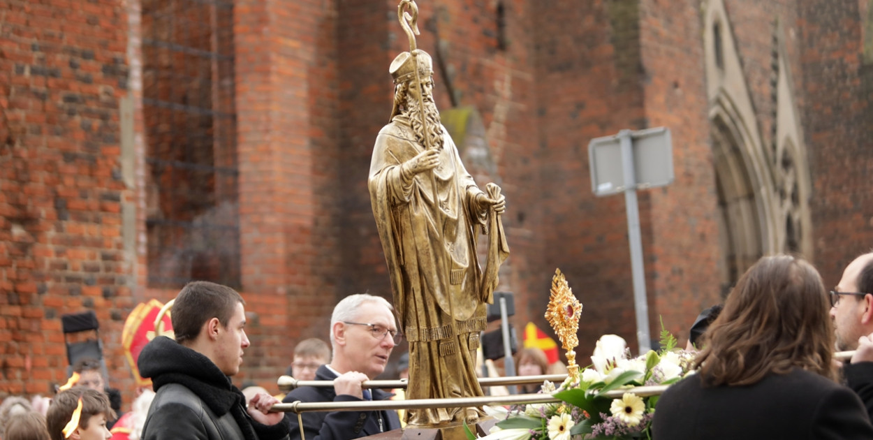 Orszak św. Mikołaja przeszedł ulicami miasta