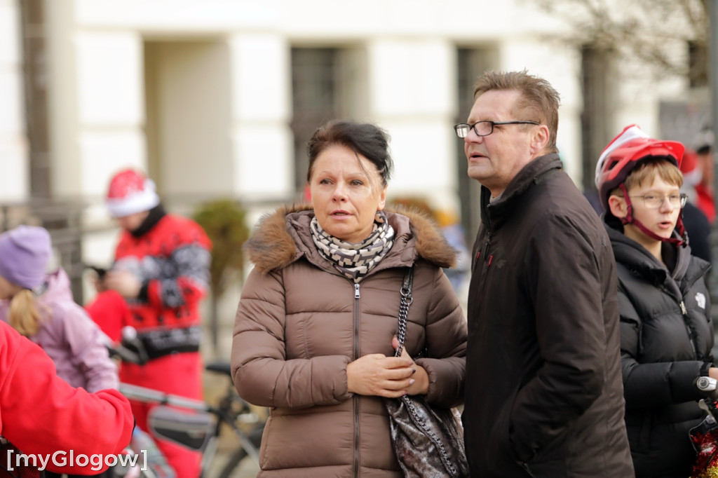 Mikołaje na rowerach ruszyły z pomocą