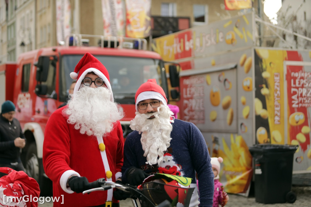 Mikołaje na rowerach ruszyły z pomocą