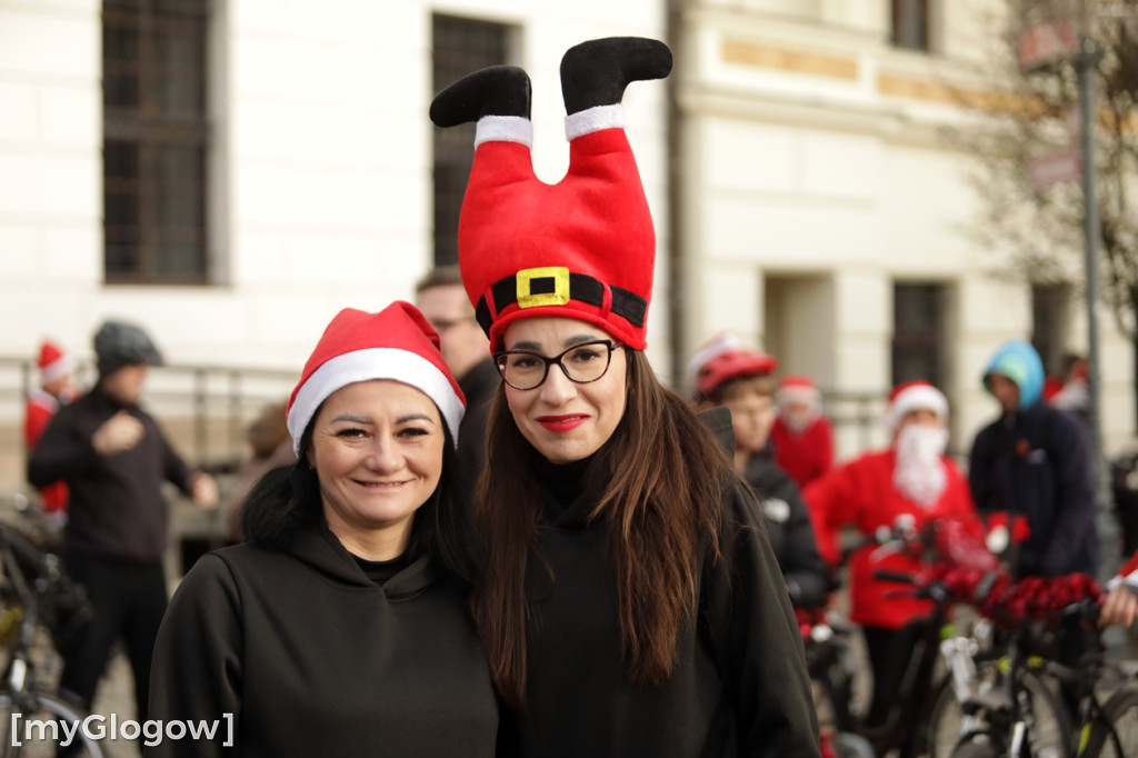 Mikołaje na rowerach ruszyły z pomocą