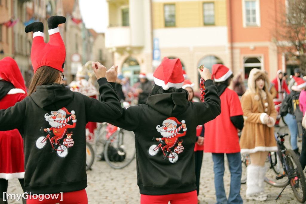 Mikołaje na rowerach ruszyły z pomocą