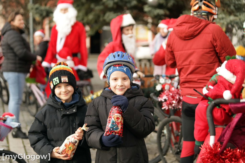Mikołaje na rowerach ruszyły z pomocą