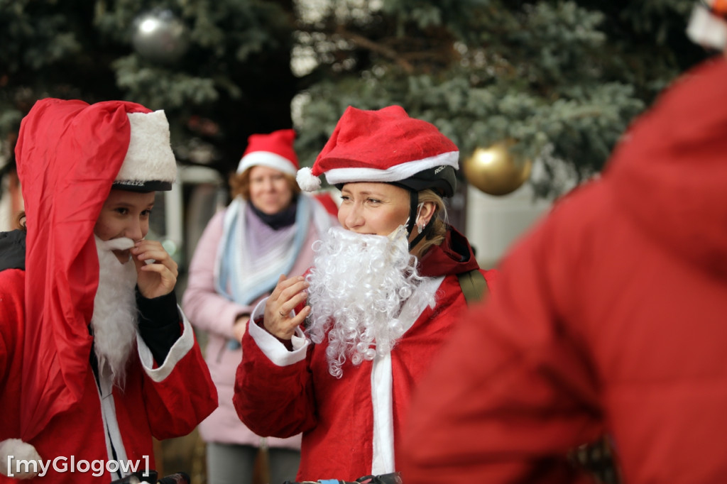 Mikołaje na rowerach ruszyły z pomocą