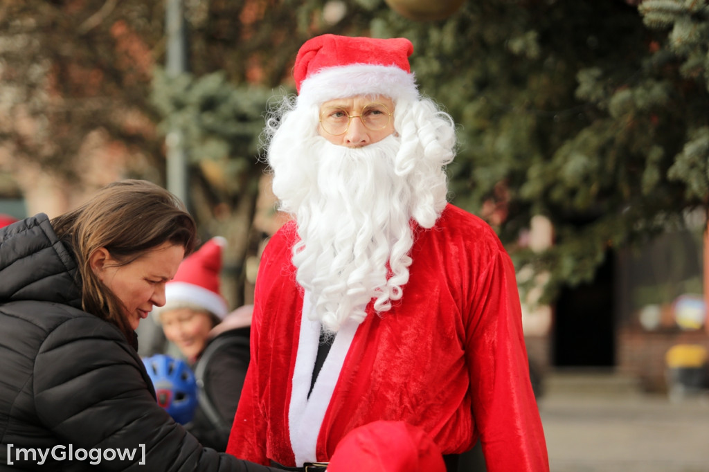 Mikołaje na rowerach ruszyły z pomocą