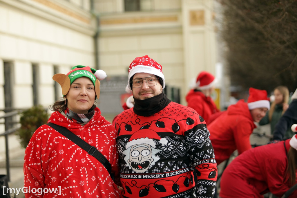 Mikołaje na rowerach ruszyły z pomocą