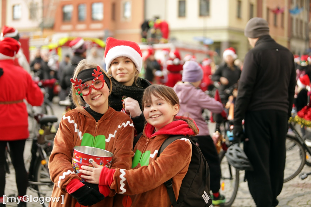 Mikołaje na rowerach ruszyły z pomocą