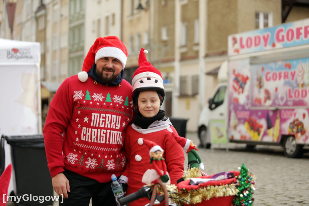 Mikołaje na rowerach ruszyły z pomocą