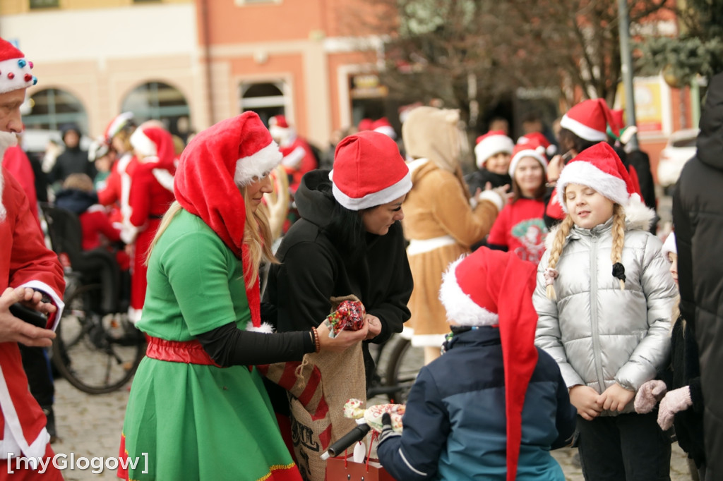 Mikołaje na rowerach ruszyły z pomocą