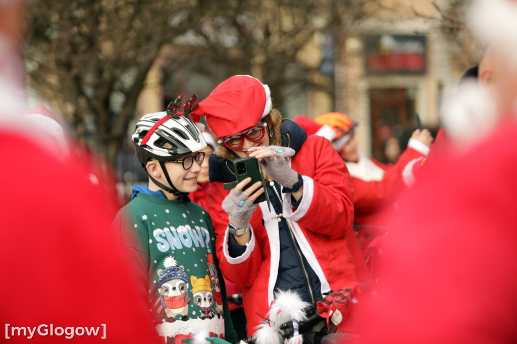 Mikołaje na rowerach ruszyły z pomocą