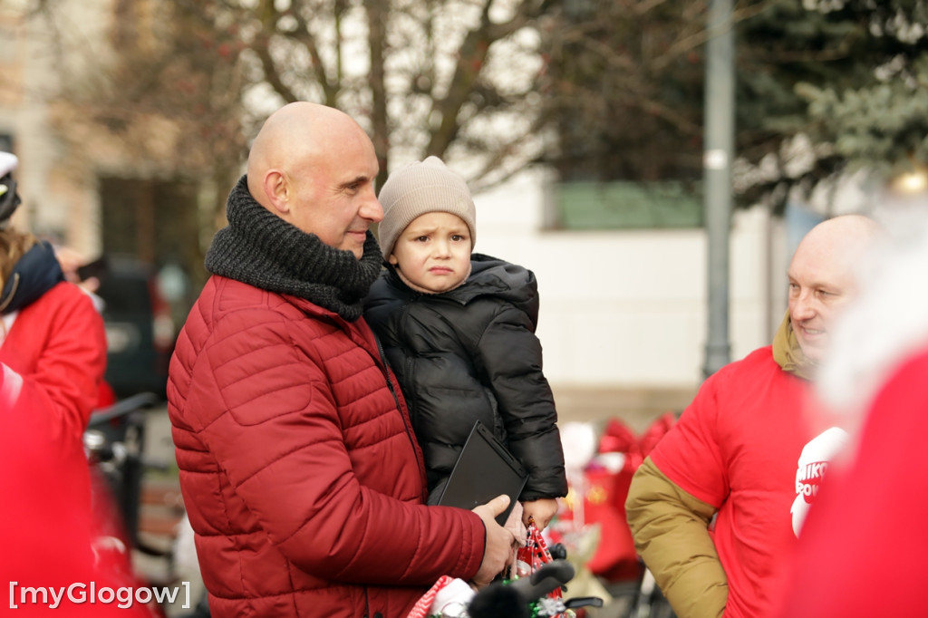Mikołaje na rowerach ruszyły z pomocą