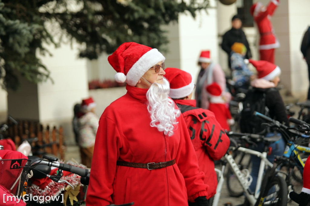 Mikołaje na rowerach ruszyły z pomocą