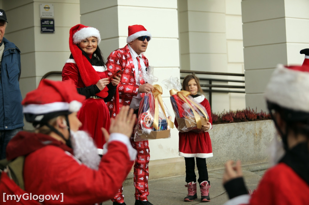 Mikołaje na rowerach ruszyły z pomocą
