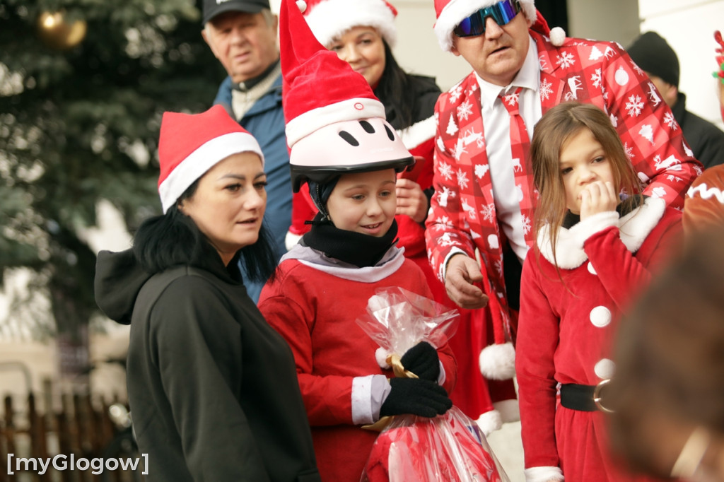 Mikołaje na rowerach ruszyły z pomocą
