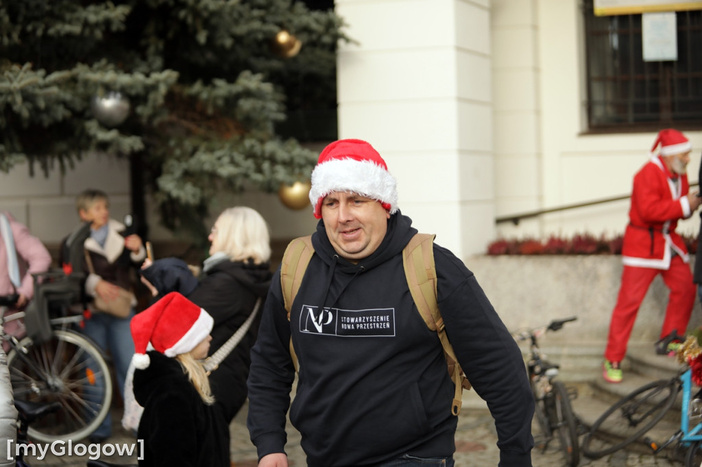 Mikołaje na rowerach ruszyły z pomocą