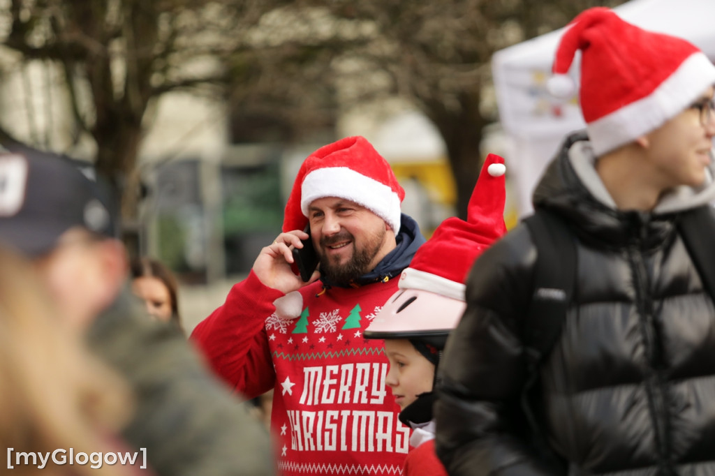 Mikołaje na rowerach ruszyły z pomocą