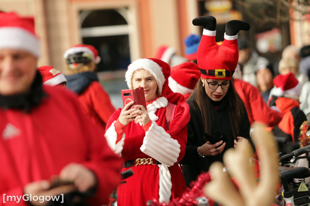 Mikołaje na rowerach ruszyły z pomocą
