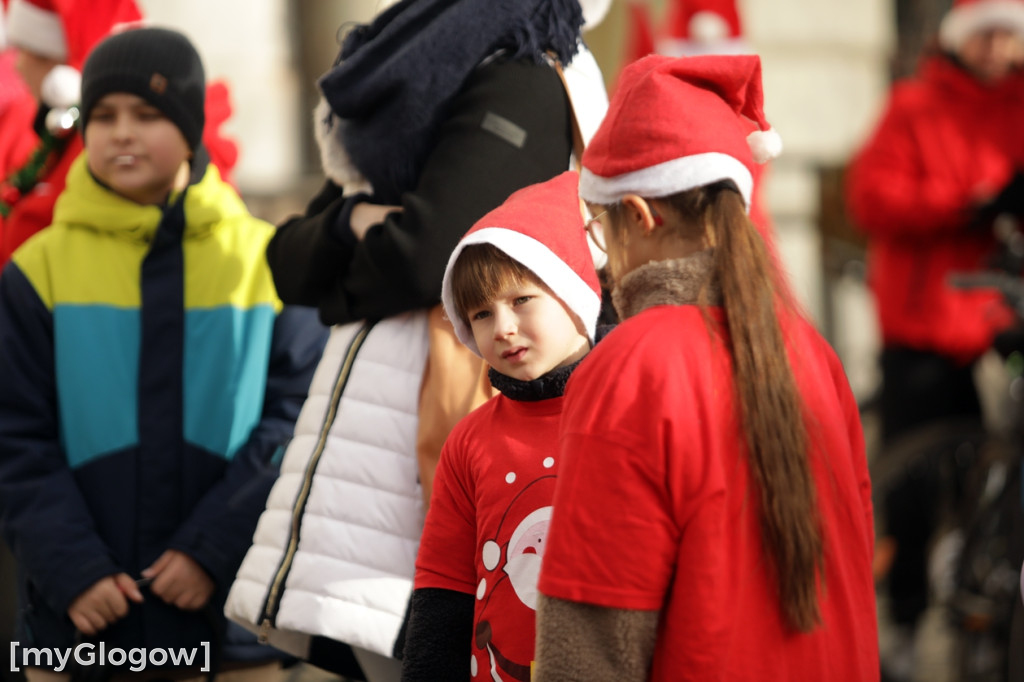 Mikołaje na rowerach ruszyły z pomocą