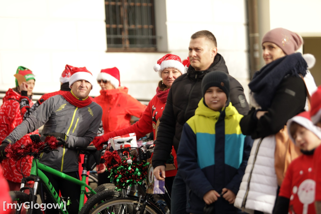 Mikołaje na rowerach ruszyły z pomocą