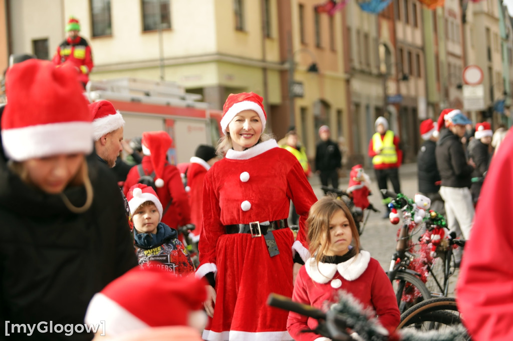 Mikołaje na rowerach ruszyły z pomocą