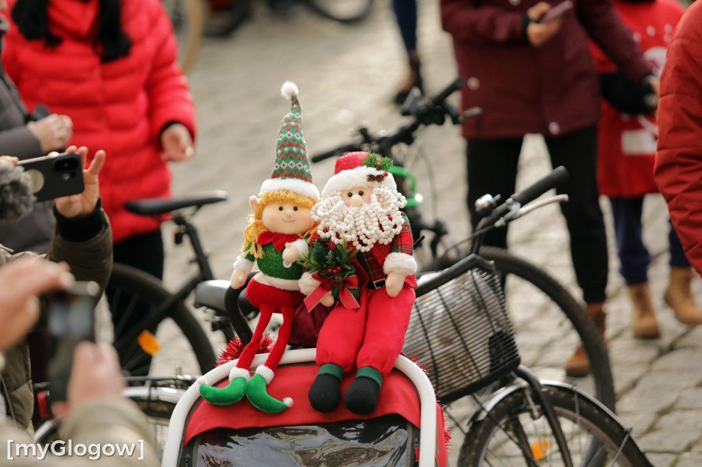 Mikołaje na rowerach ruszyły z pomocą