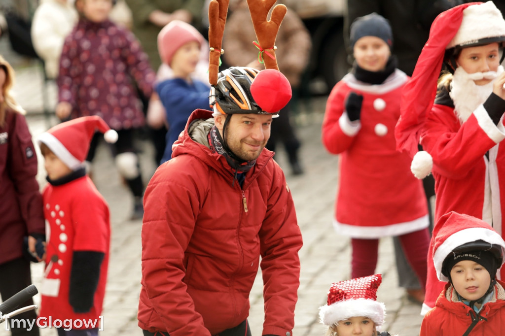 Mikołaje na rowerach ruszyły z pomocą
