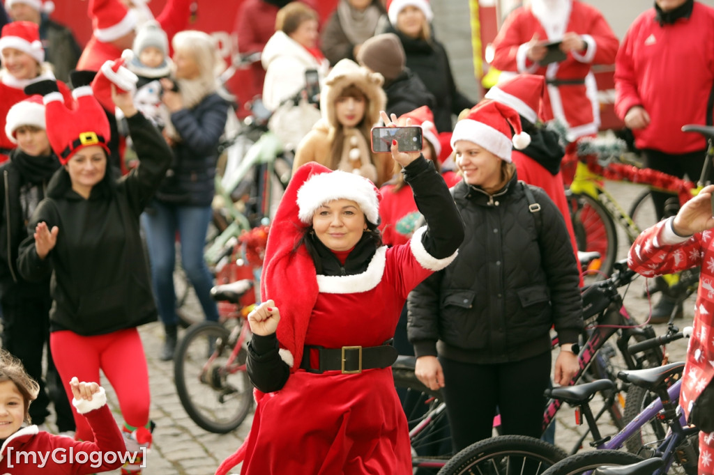 Mikołaje na rowerach ruszyły z pomocą