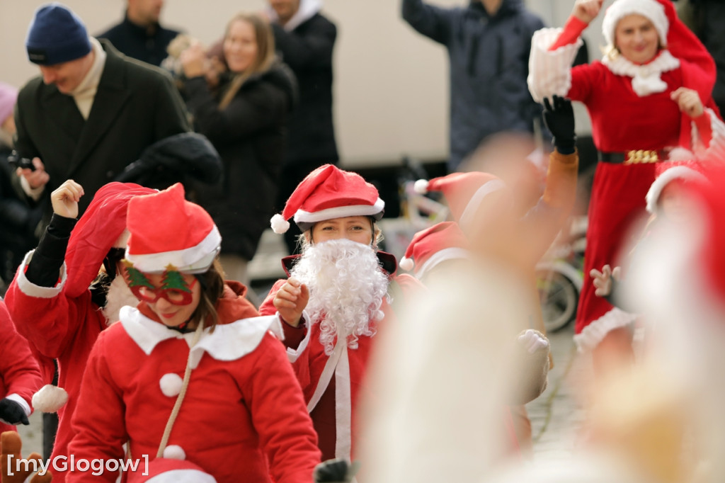 Mikołaje na rowerach ruszyły z pomocą