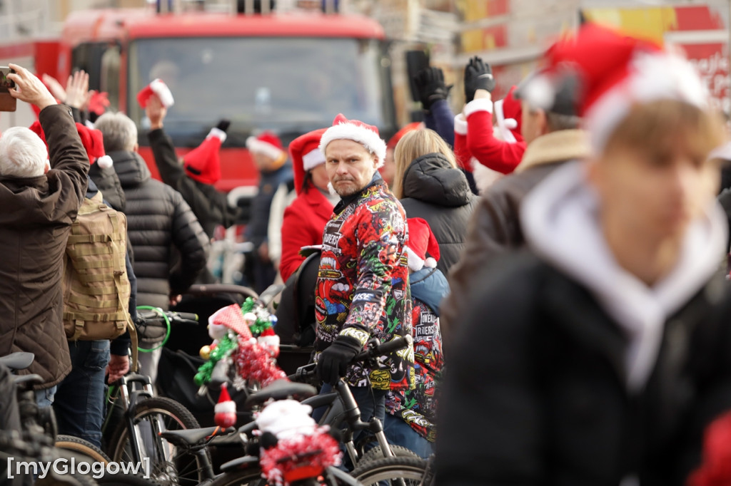 Mikołaje na rowerach ruszyły z pomocą
