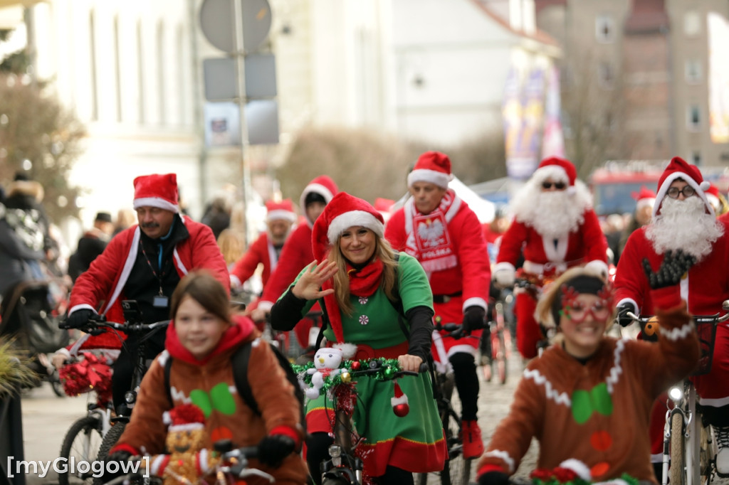 Mikołaje na rowerach ruszyły z pomocą