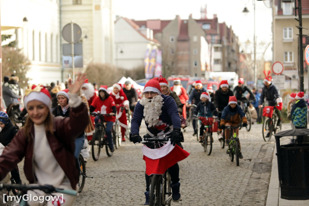 Mikołaje na rowerach ruszyły z pomocą